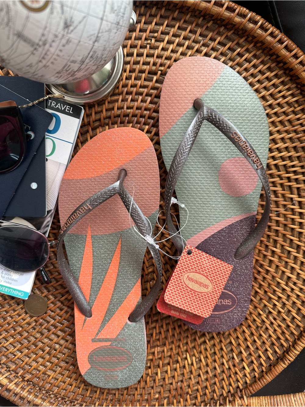 Havaianas Slim Palette Glow Rosa Crocus Flip Flops Size 7.5/8 New with tags